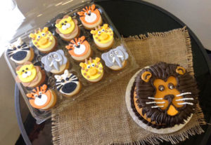Safari Lion Cake & Safari Animals Cupcakes