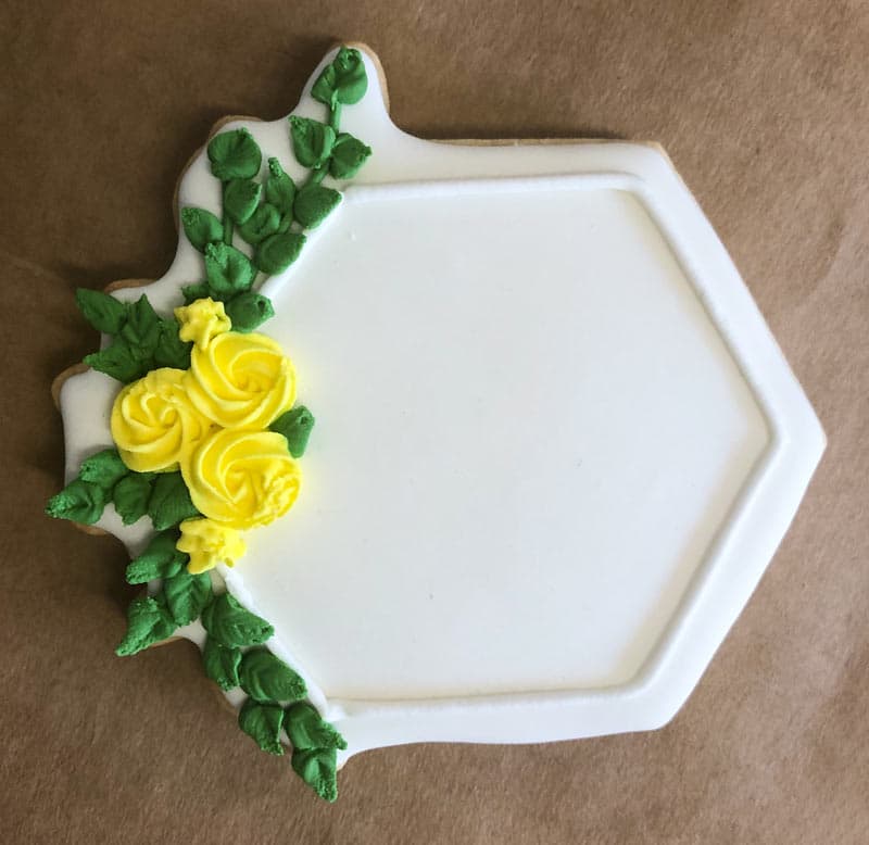 Flooded plaque cookie with floral edge